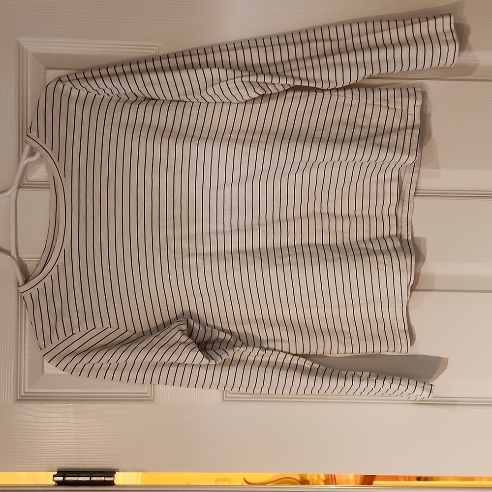 Sonoma goods for life long sleeve crewneck tee medium